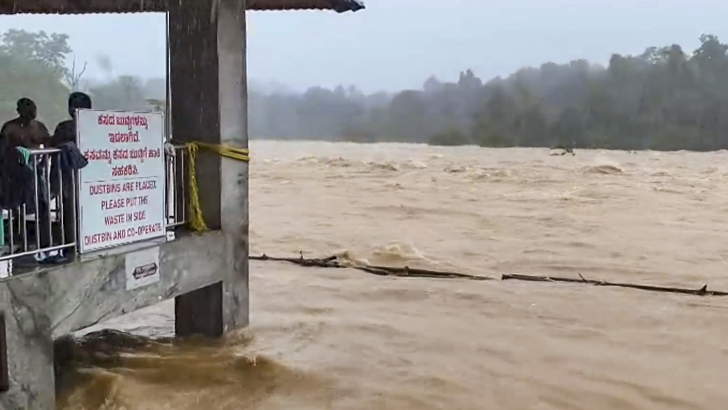 https://www.salarnews.in/public/uploads/images/newsimages/maannewsimage01082026_213252_Rain .png